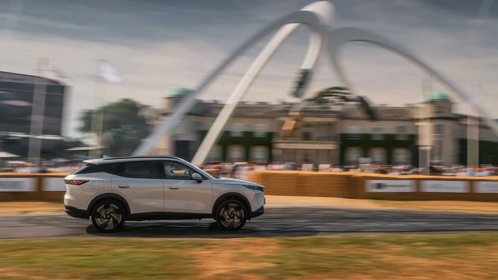 OMODA 7 SHS-P and JAECOO 8 SHS-P at Goodwood Festival of Speed 2026